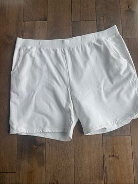 NWT d&co 1x Women's Athletic White Pull-On Shorts with Side Pockets